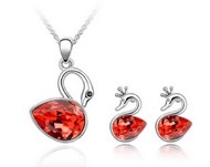 Smykkesæt, Svaneprinsessen, rød - sødt smykkesæt med halskæde og øreringe med svaner